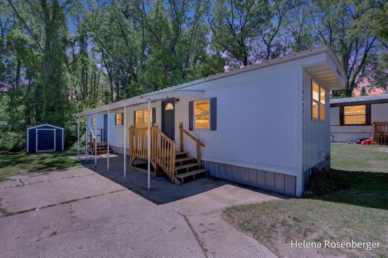 10604 Peachtree Street — photo