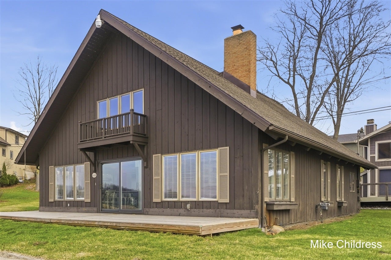 6390 Lakeshore Drive — photo