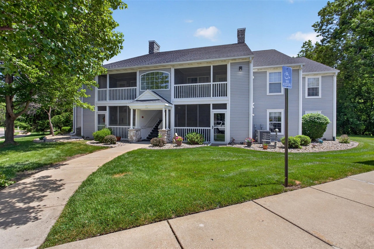 864 W Barrington Circle — photo