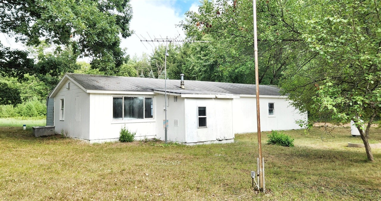 383 W 8 Mile Road — photo