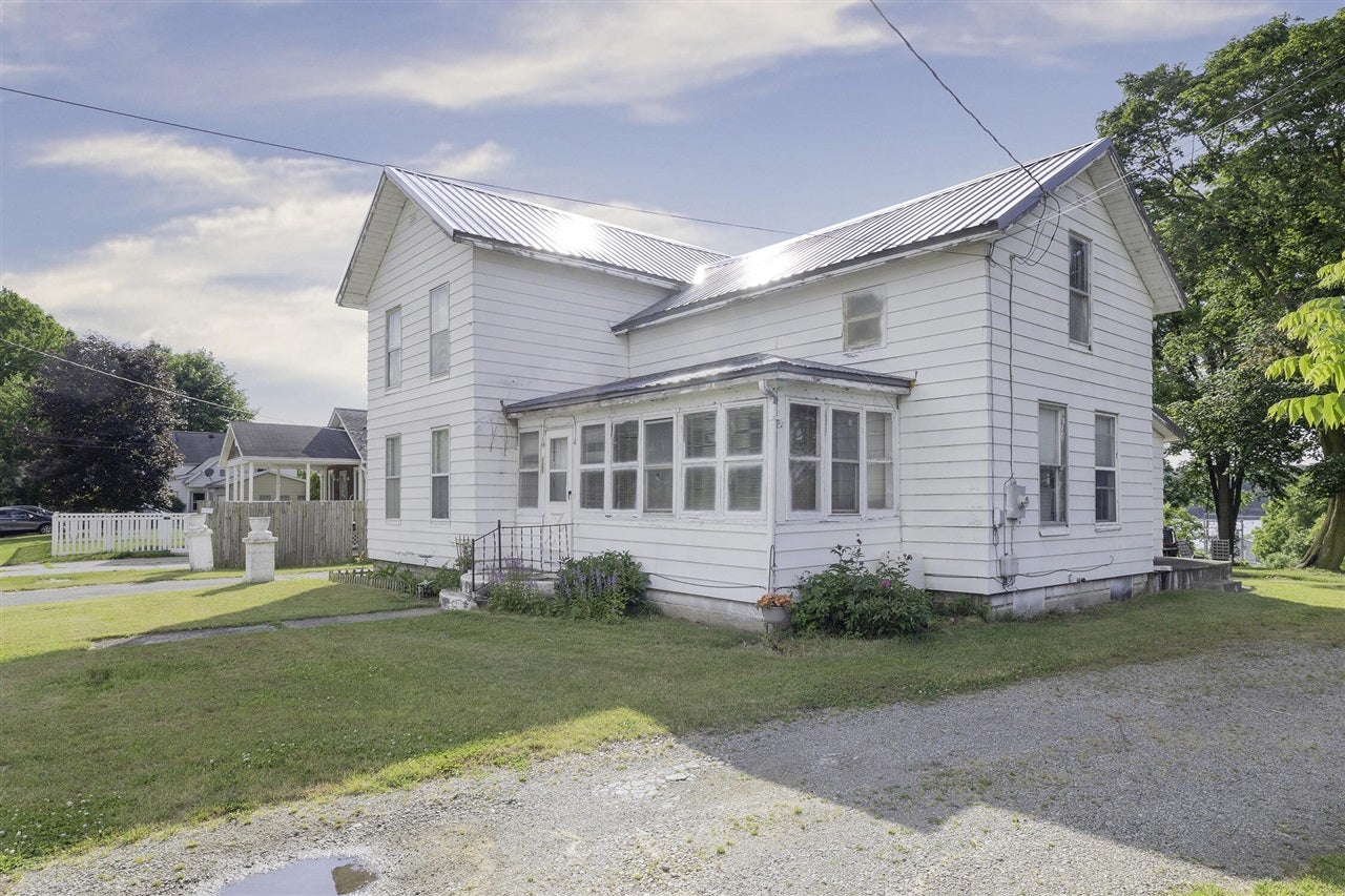 123 Hilltop Lane — photo