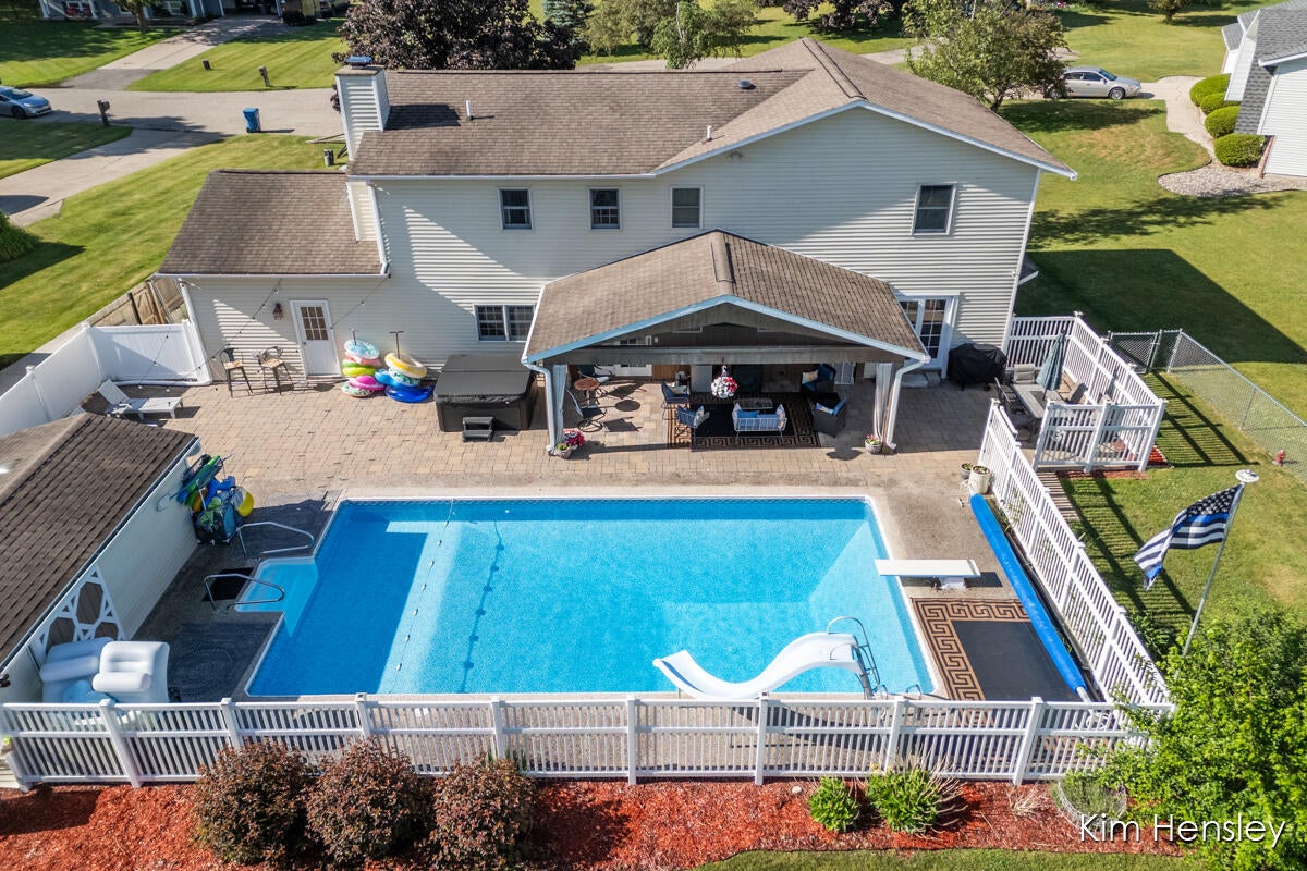 1594 Louva Court — photo