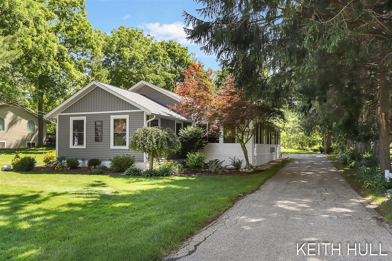1328 Maplerow Avenue — photo