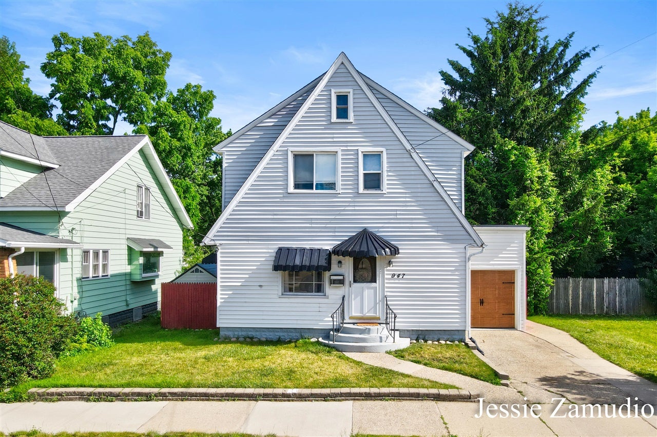 947 Lyon Street — photo