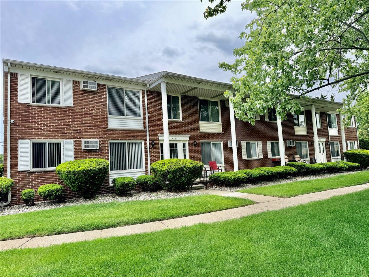1705 Charlton Road — photo