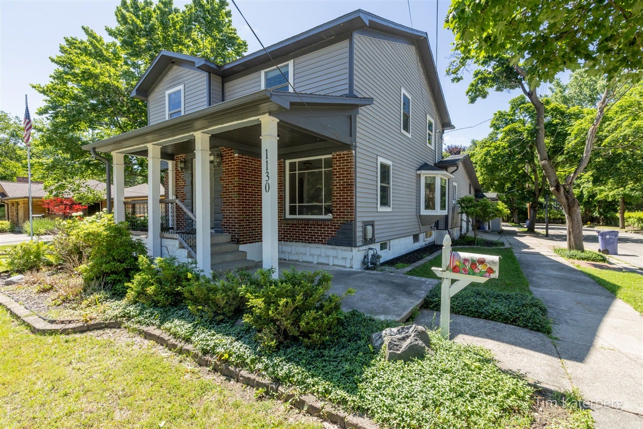 1130 Walsh Street — photo