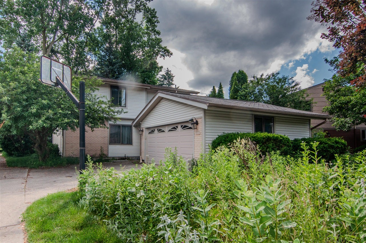 1325 Chartwell Carriage Way — photo