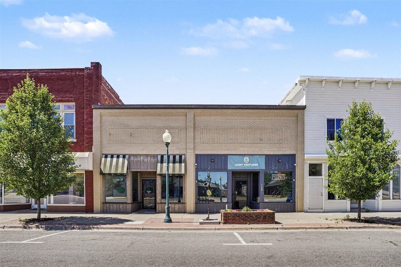 133 W Monroe Street — photo
