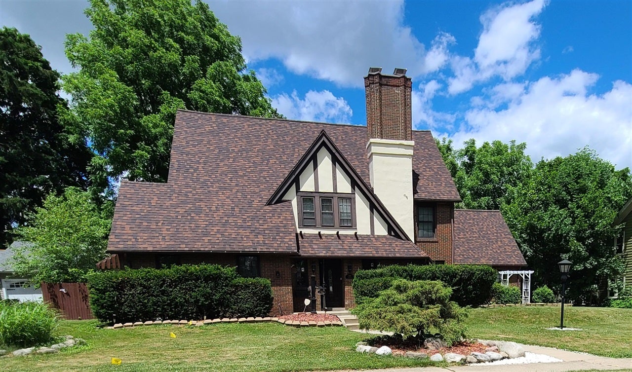 746 Oakridge Drive — photo