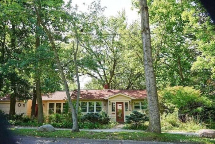 611 Robin Road — photo