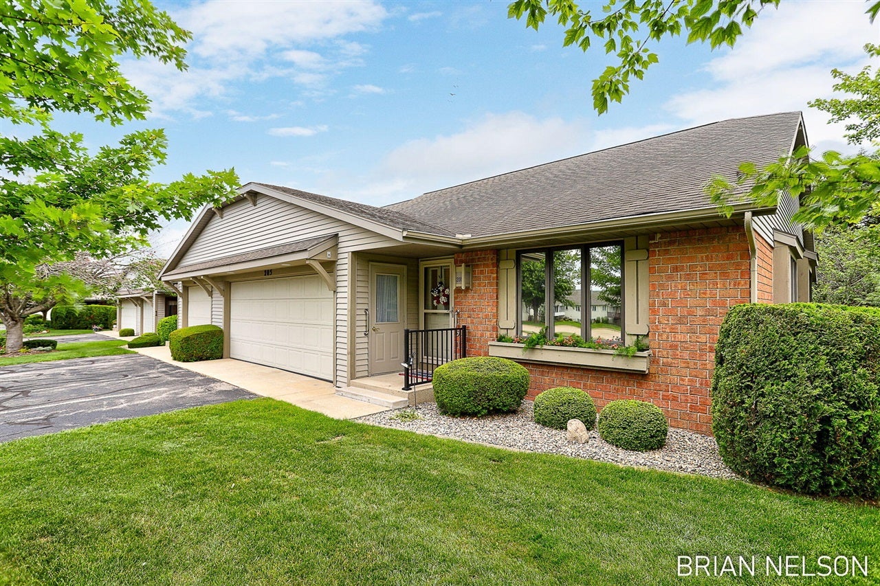 205 Parkside Drive — photo