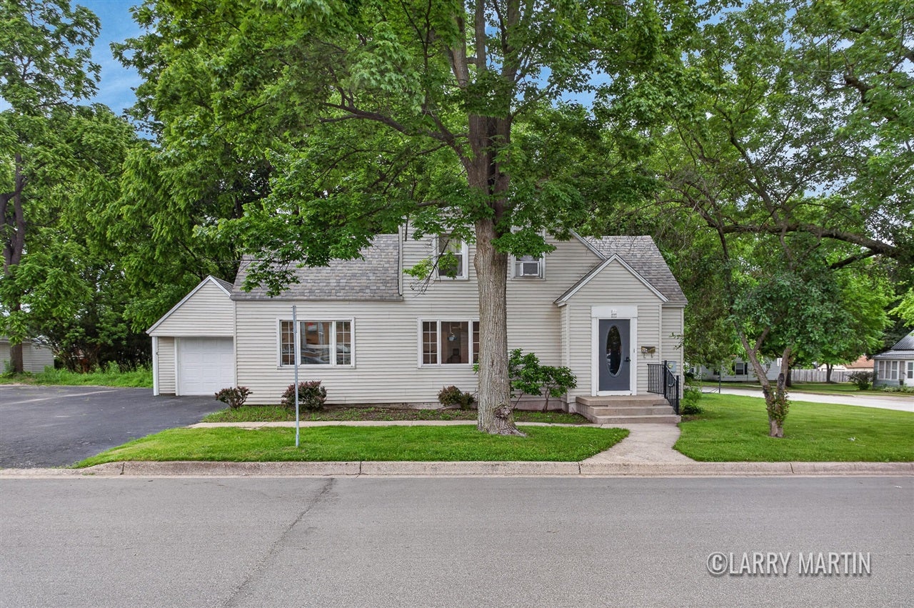 224 S Weaver Avenue — photo