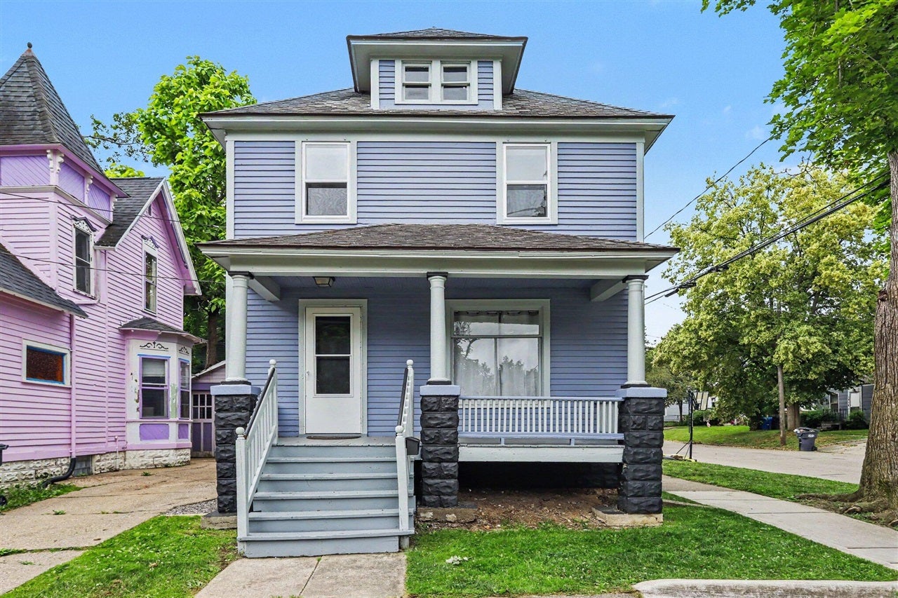 625 McCourtie Street — photo