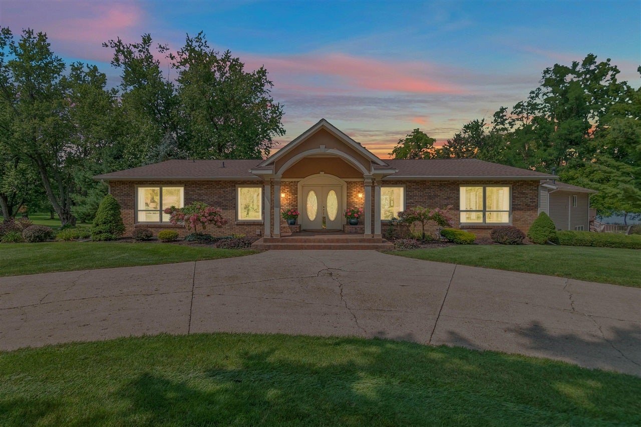 686 Leonard Drive — photo