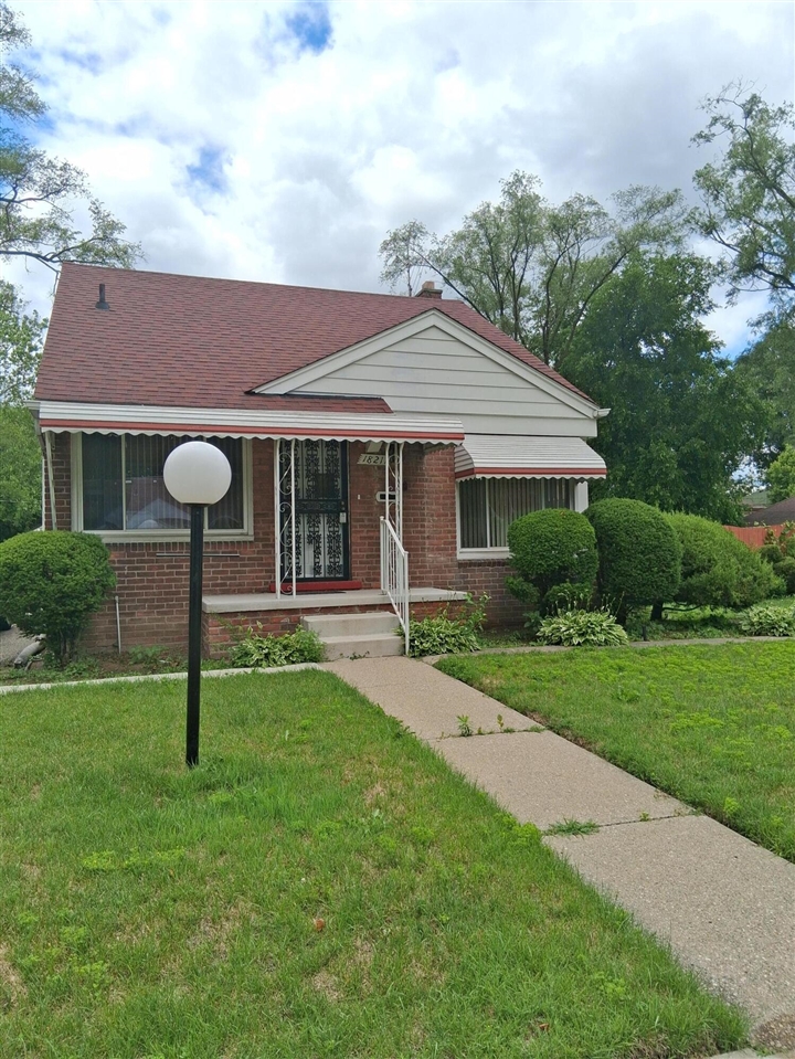 18211 Stansbury Avenue — photo