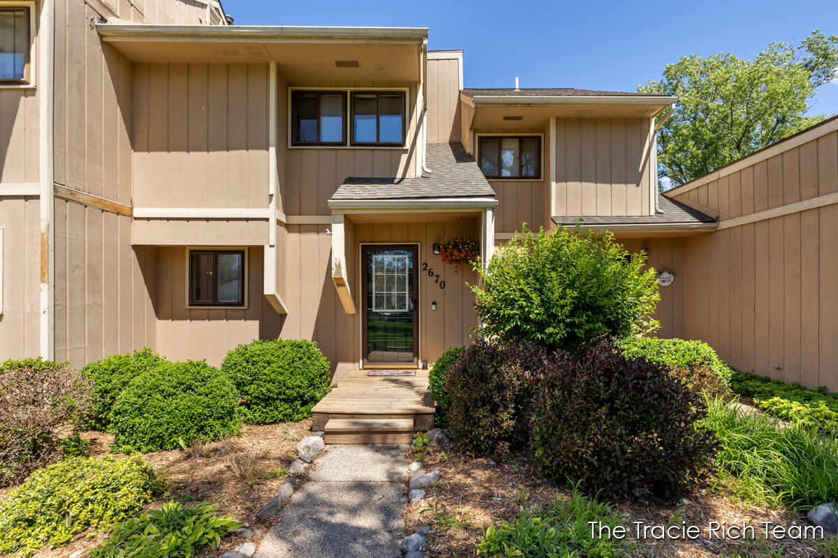 2670 Ridgecroft Drive, Grand Rapids, MI 49546 — photo 2