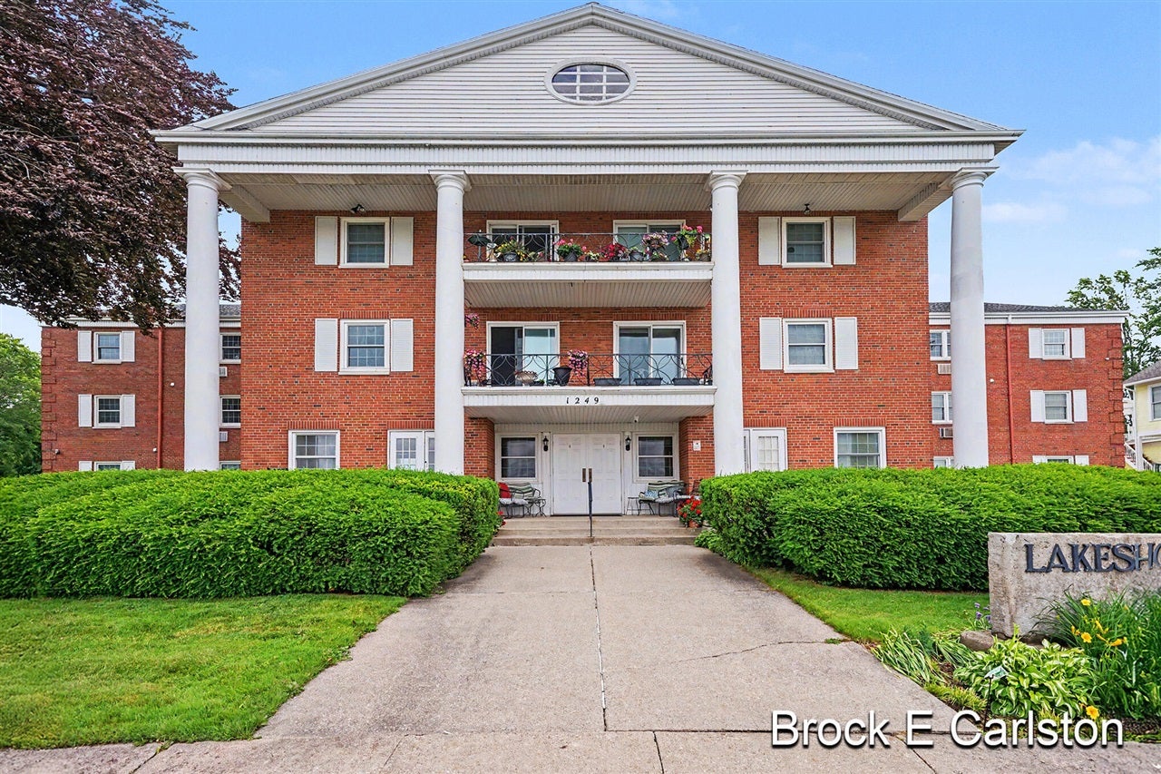 1249 Lakeshore Drive 339 — photo