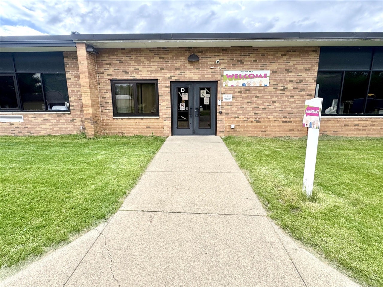 1011 School Drive — photo