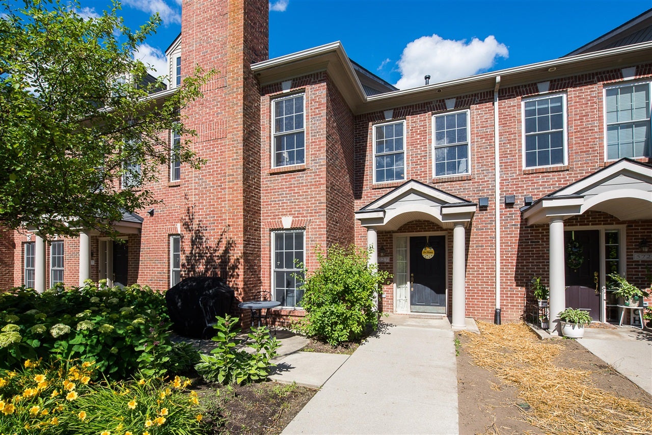5727 Hampshire Lane 75 — photo