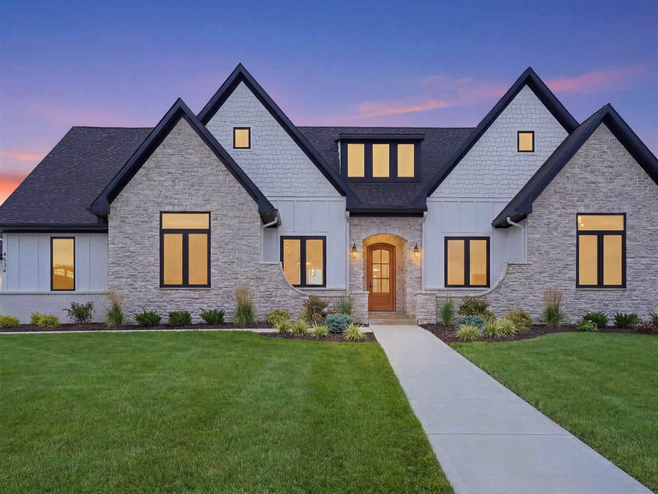 9034 York Crest Drive — photo
