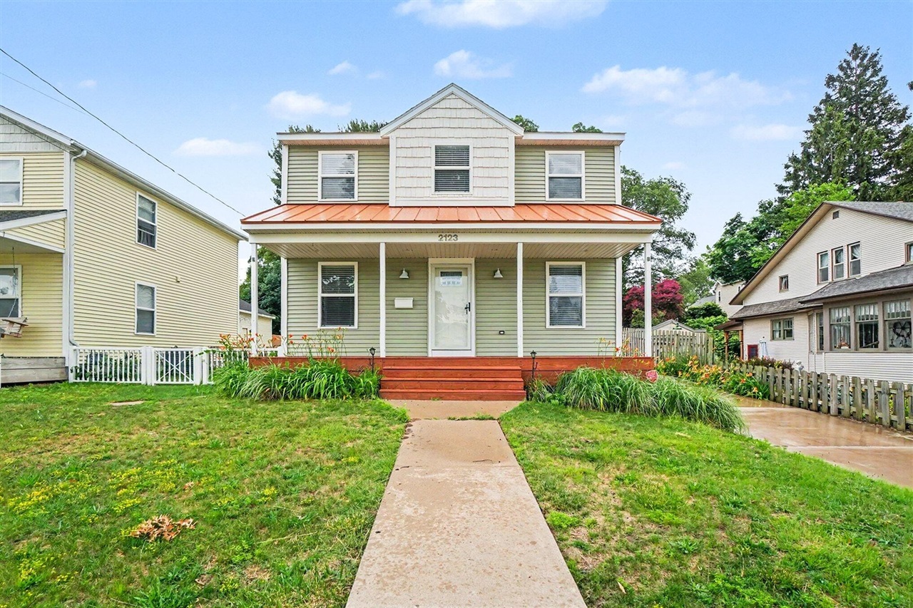 2123 Lakeshore Drive — photo