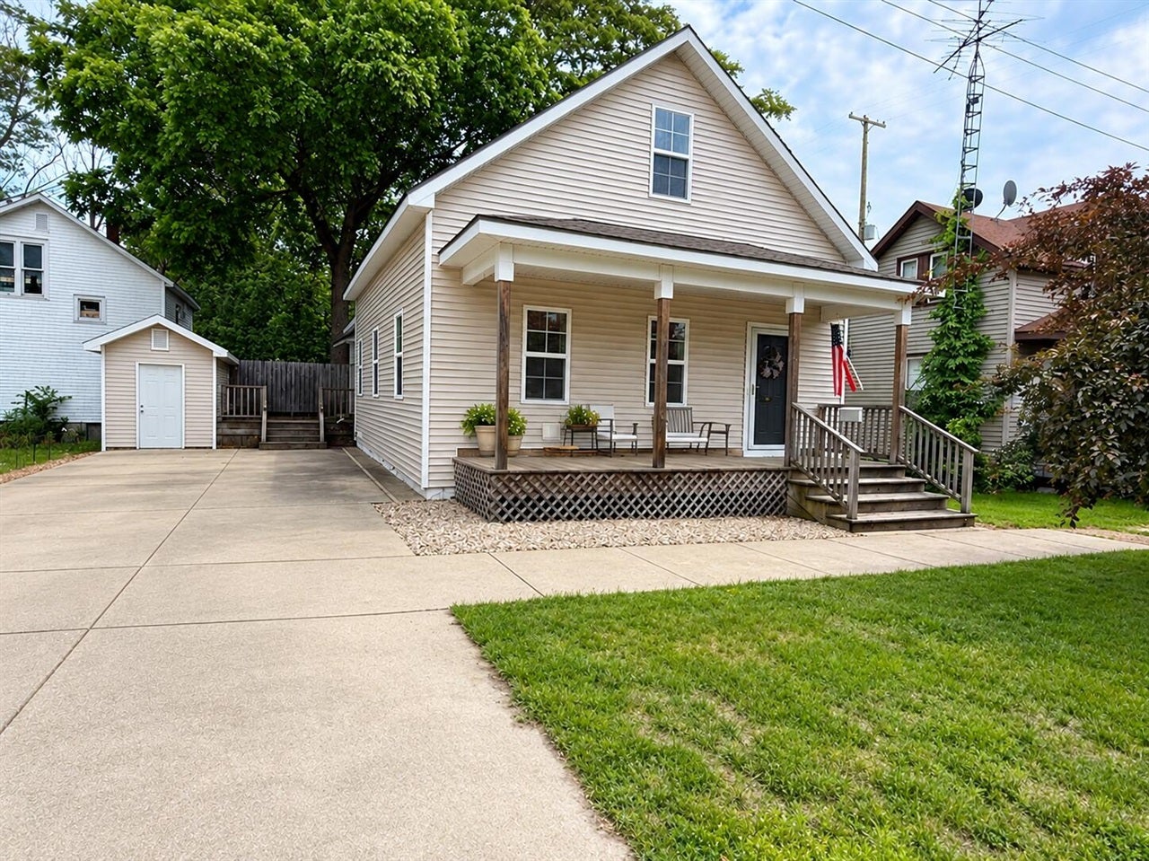 603 S George Street — photo