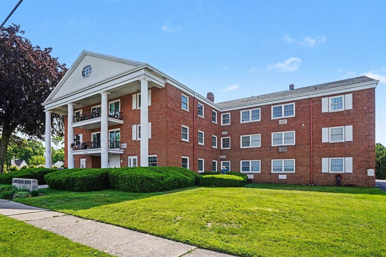 1249 Lakeshore Drive 115 — photo