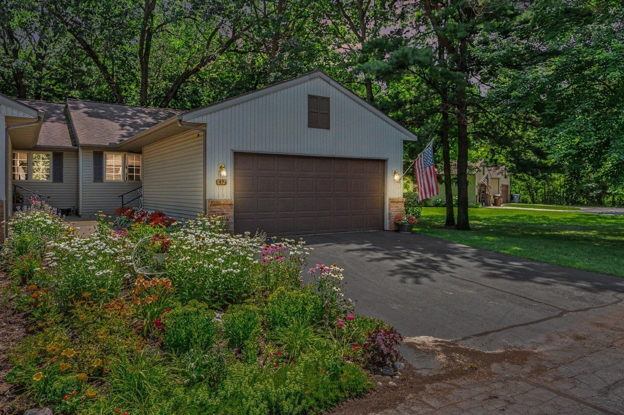 832 Highbanks Drive 19 — photo