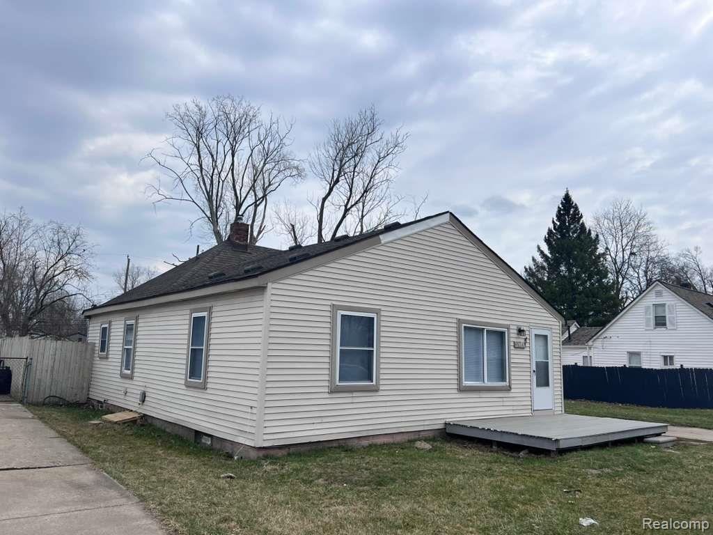 15163 Beech Daly Road — photo