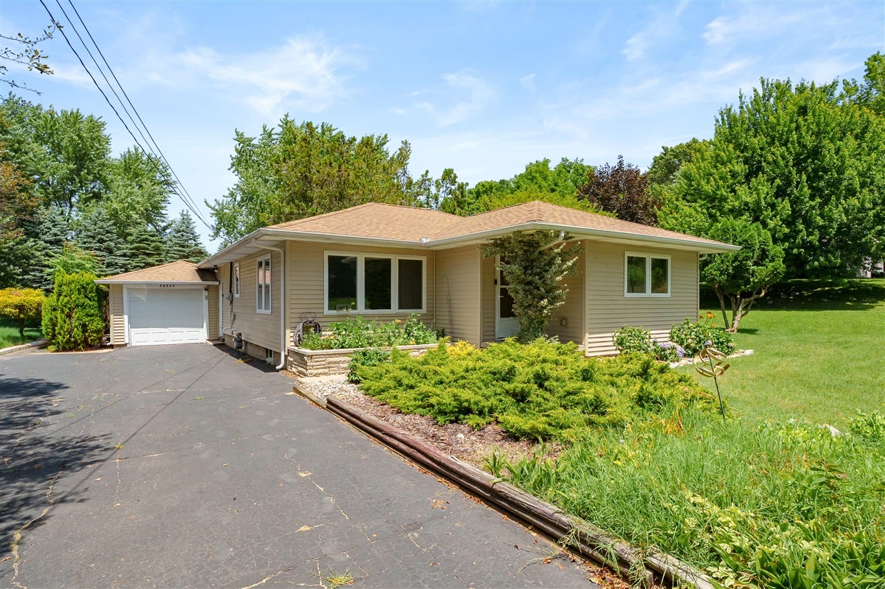 68334 Apple Lane — photo