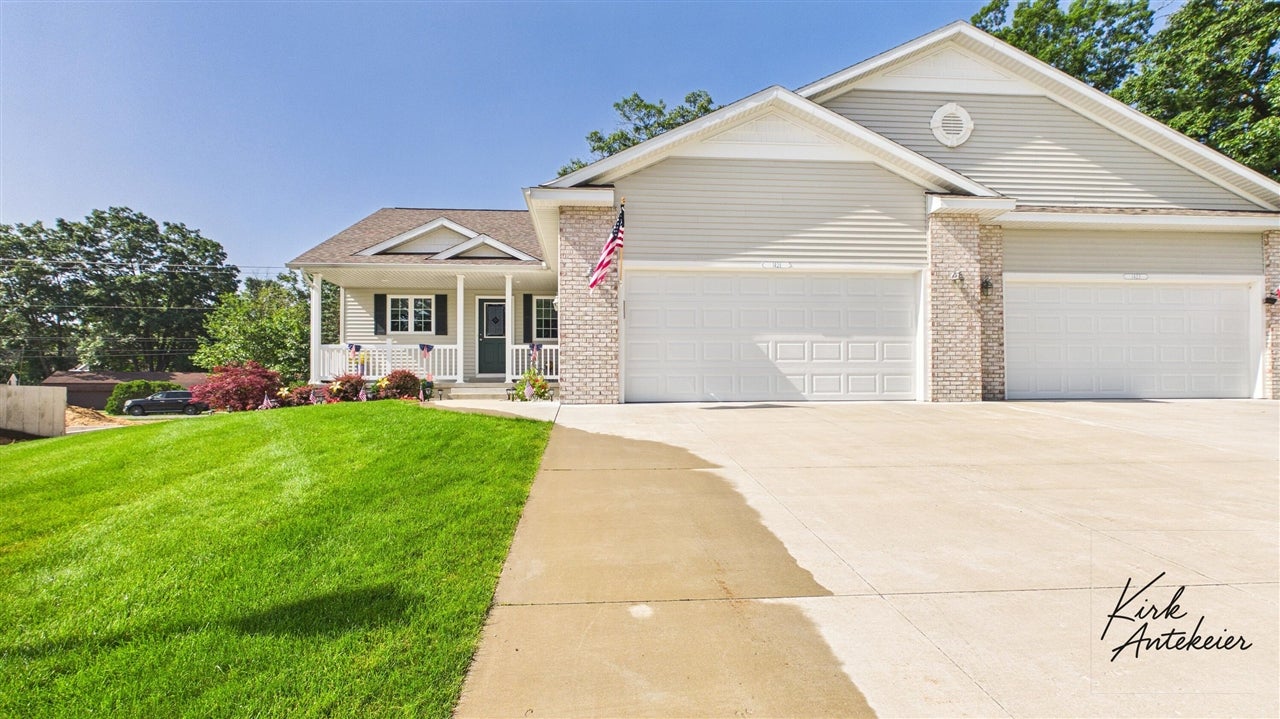 1421 E Addison Way — photo