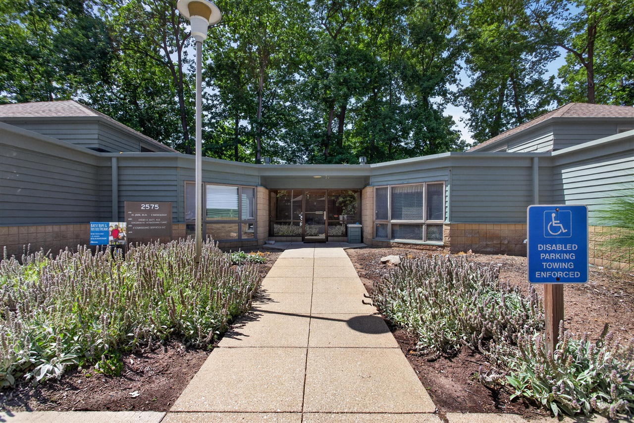2575 Spring Arbor Road #100, Jackson, MI 49203 — photo 2