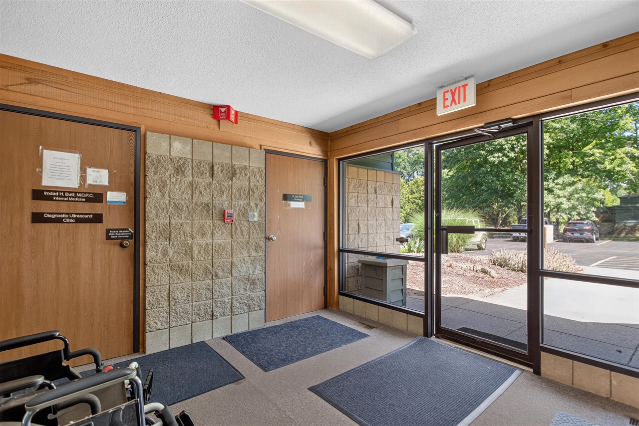 2575 Spring Arbor Road #100, Jackson, MI 49203 — photo 3
