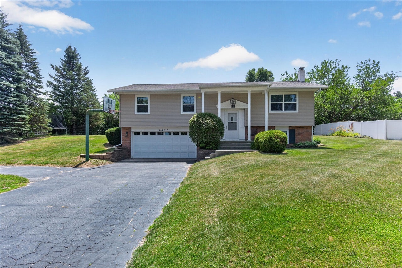 6423 Inverness Lane — photo