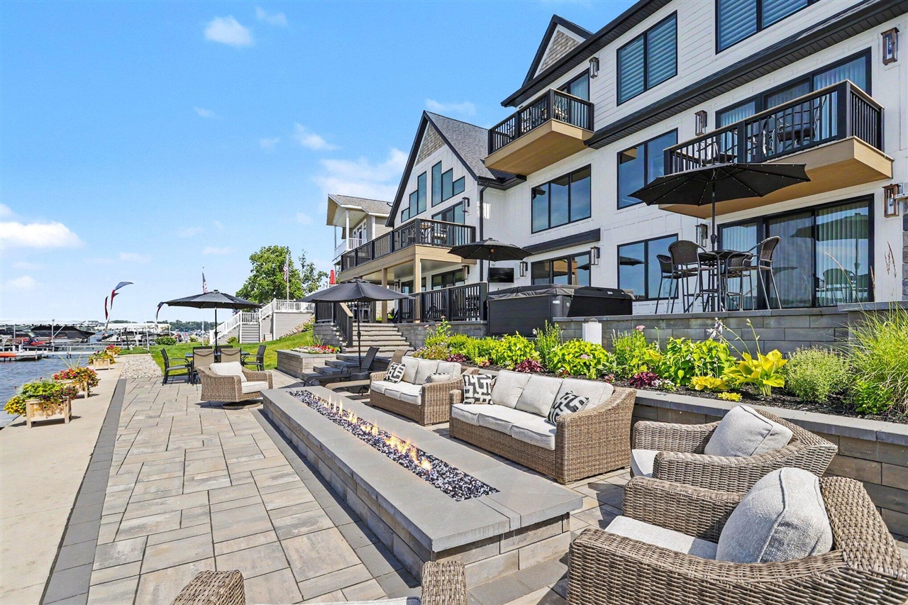 31218 Curran Beach Road — photo