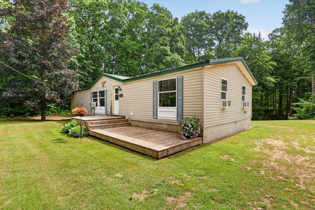 16300 Myers Lake Avenue — photo