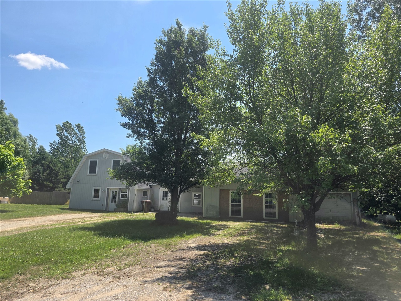 1402 E Deaner Road, Edmore, MI 48829 — photo 2