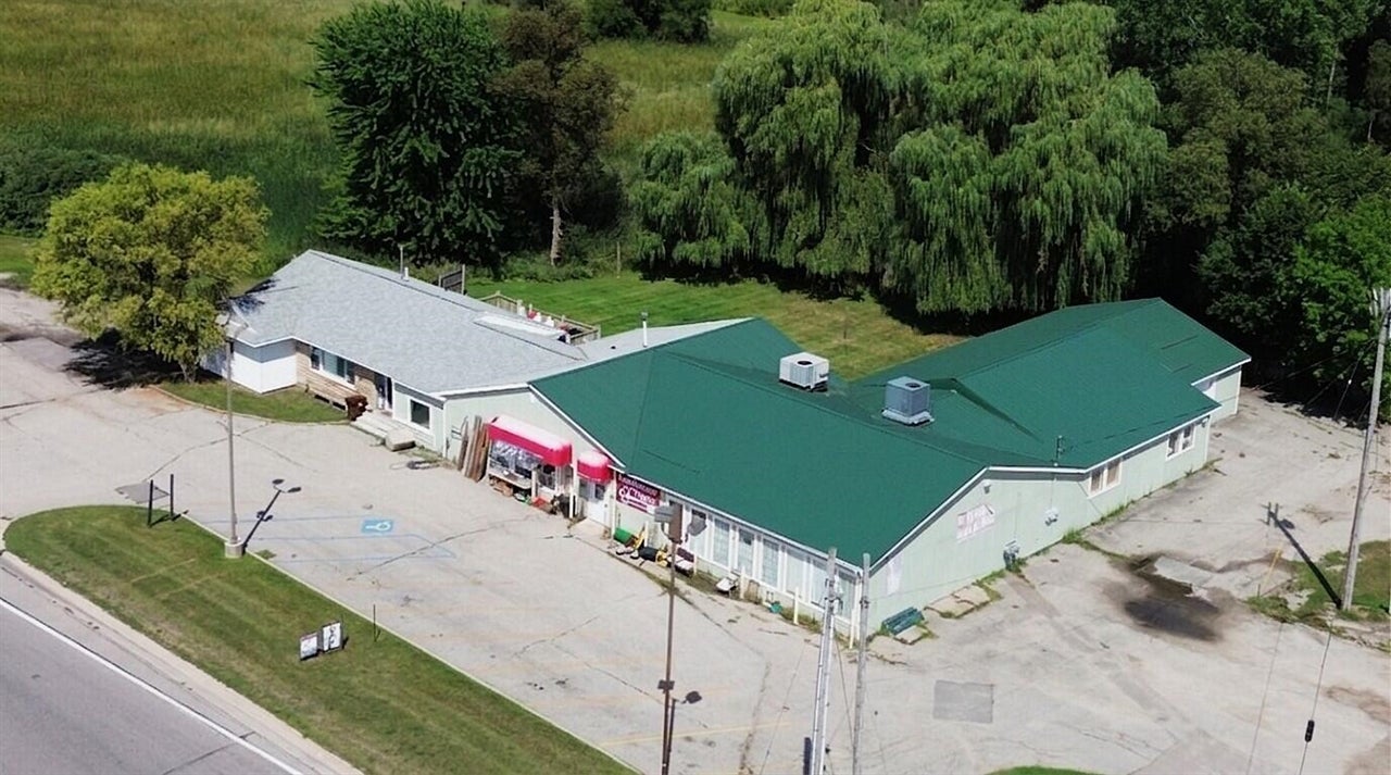 70 W Howard City-Edmore — photo