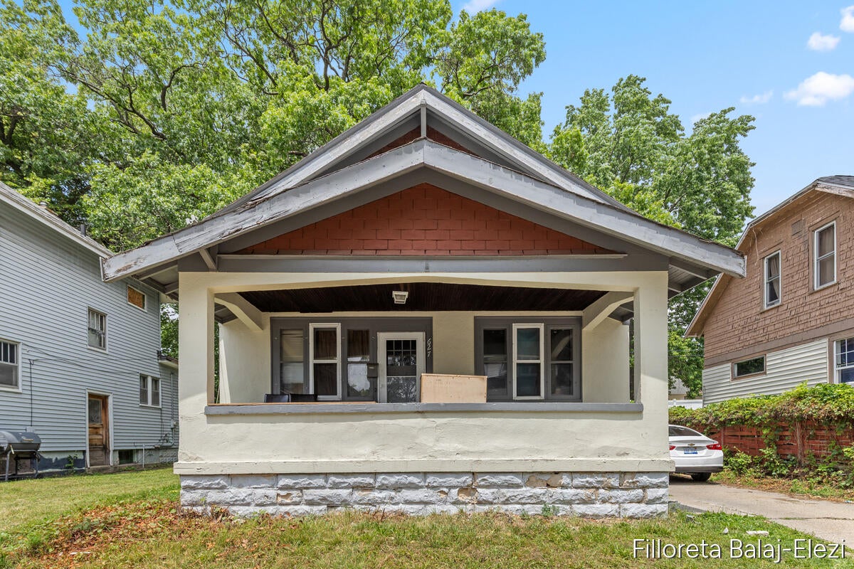 627 Watkins Street — photo