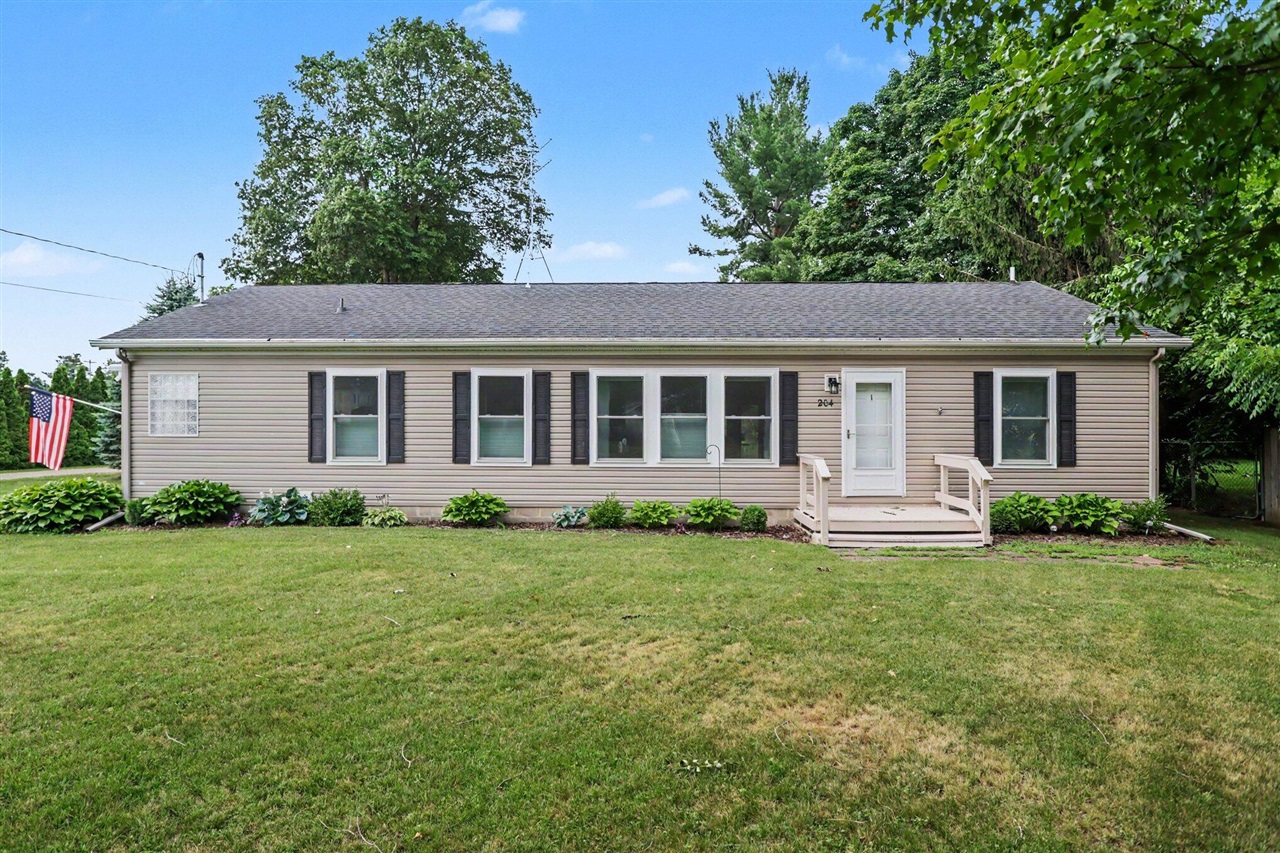 204 E Holcomb Street — photo