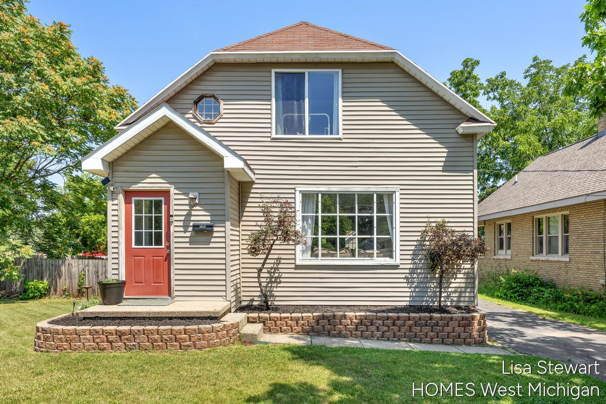 1131 Crescent Street — photo