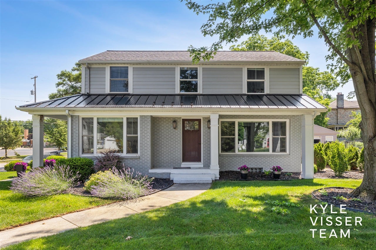 2412 Lake Drive — photo