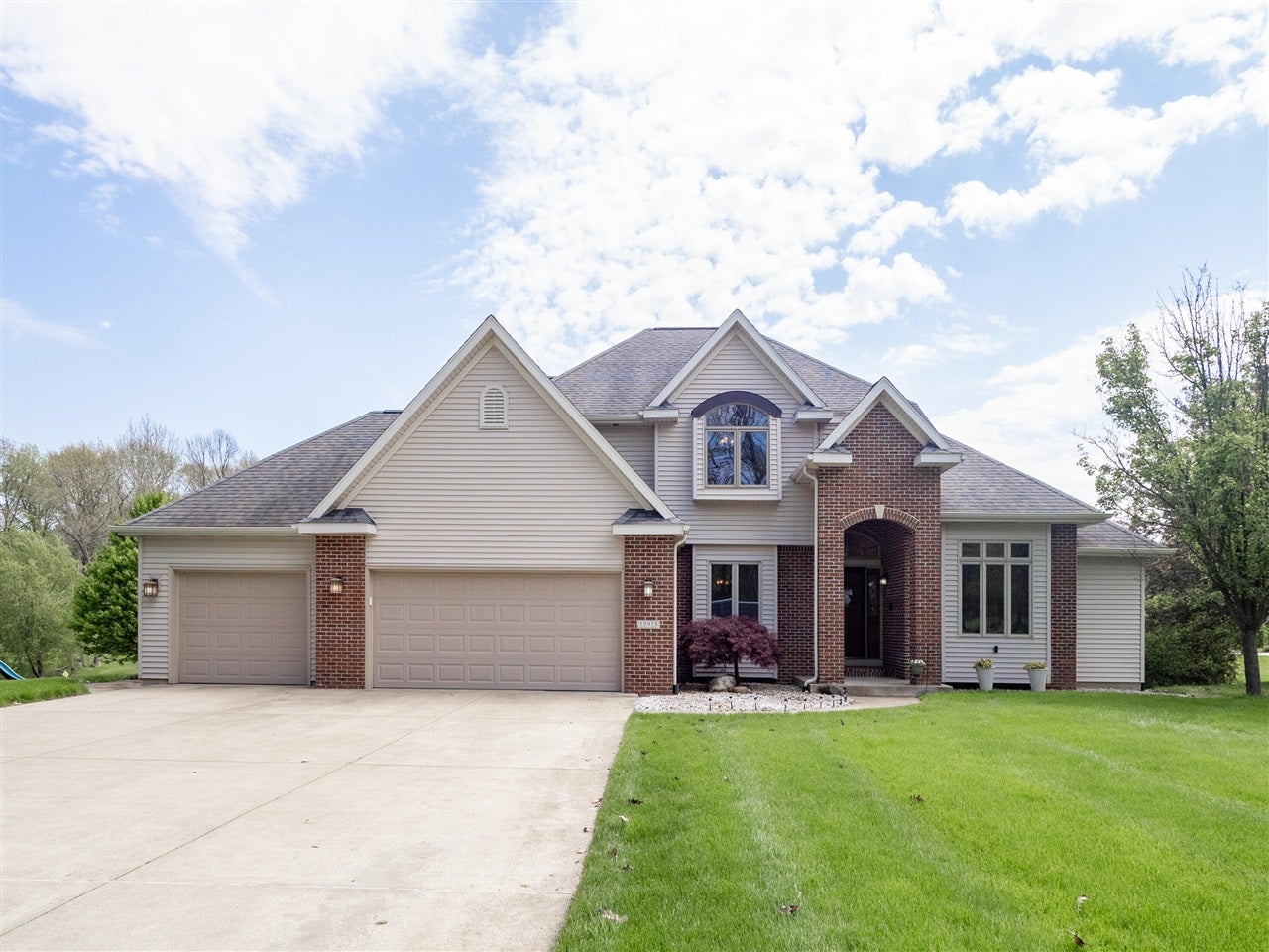 15915 Indian Valley Street — photo