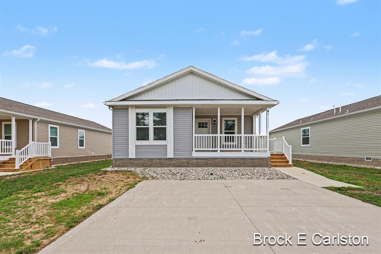 1283 E Ellis Road — photo