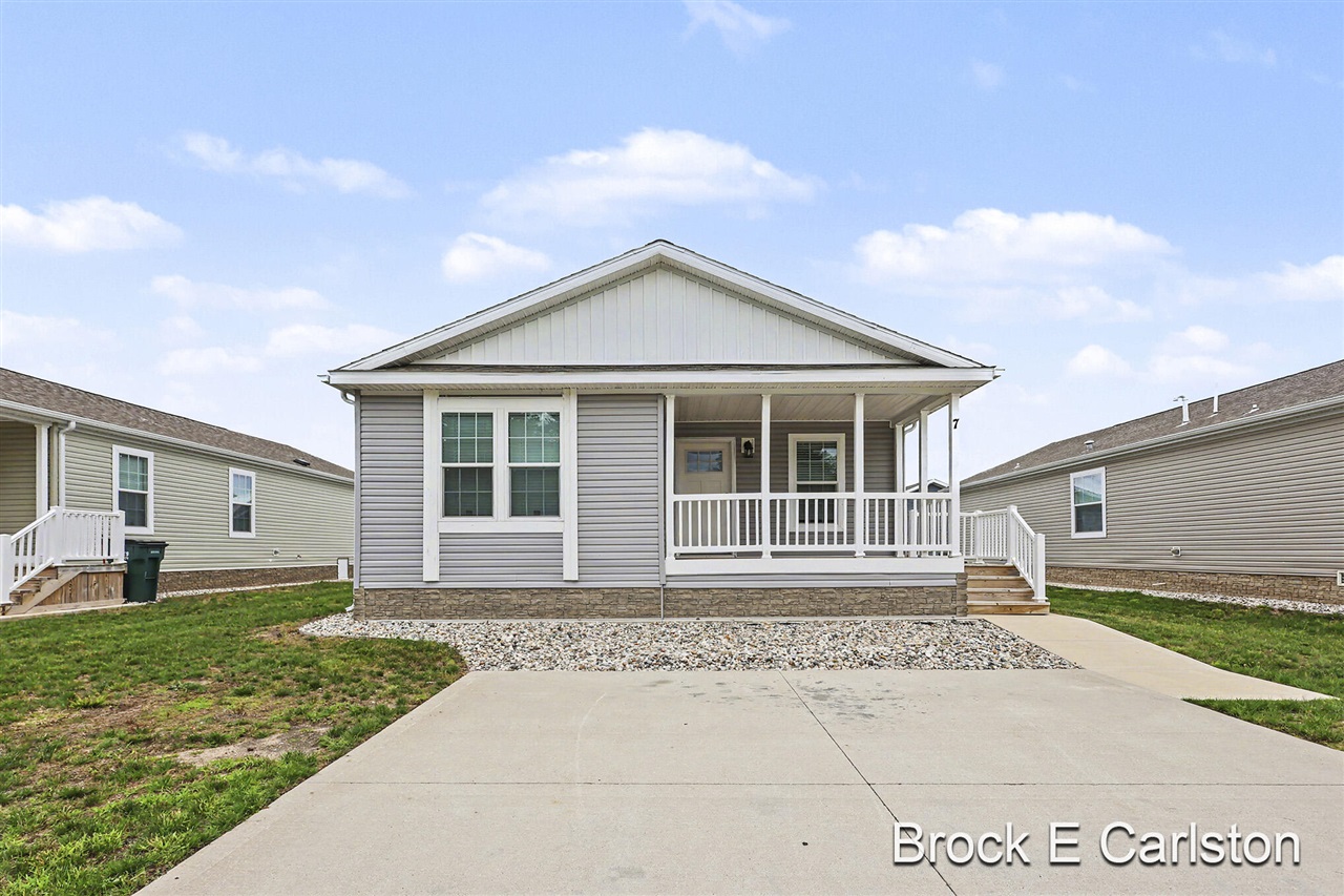1283 E Ellis Road — photo