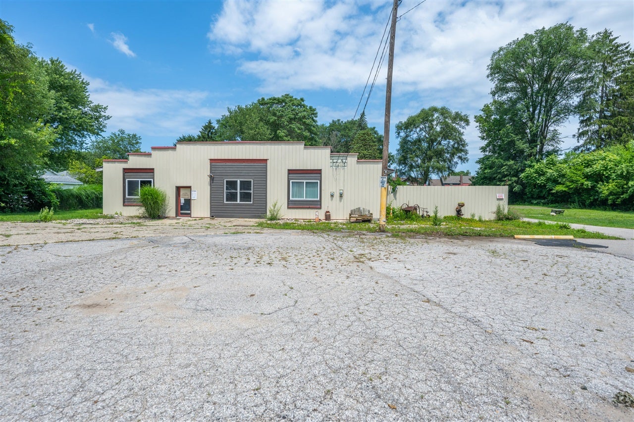157 W Saint Joseph Street — photo