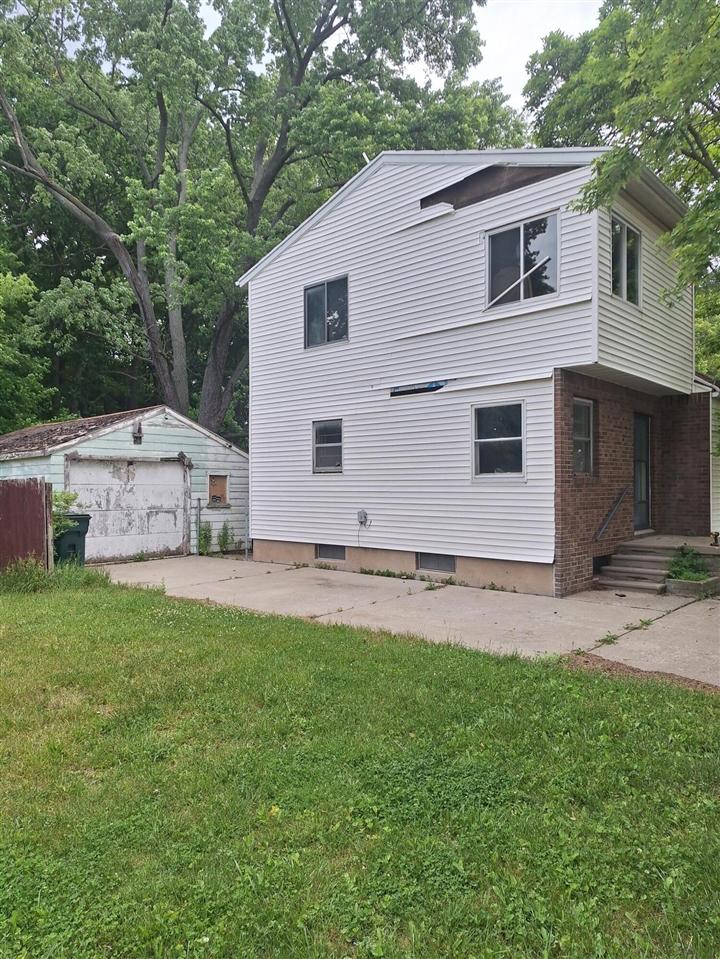 2104 Melvin Court — photo
