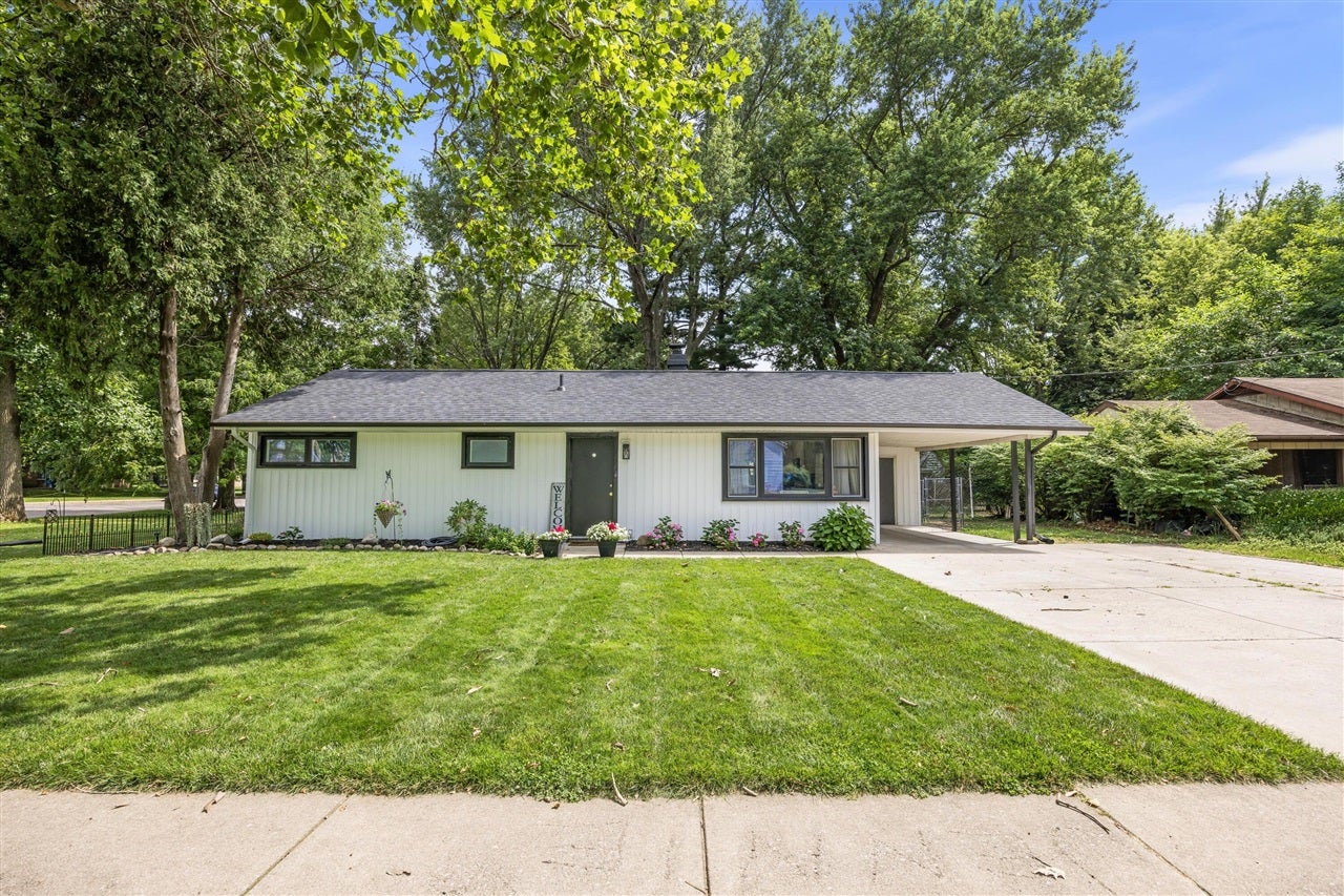 113 W Hughes Street — photo