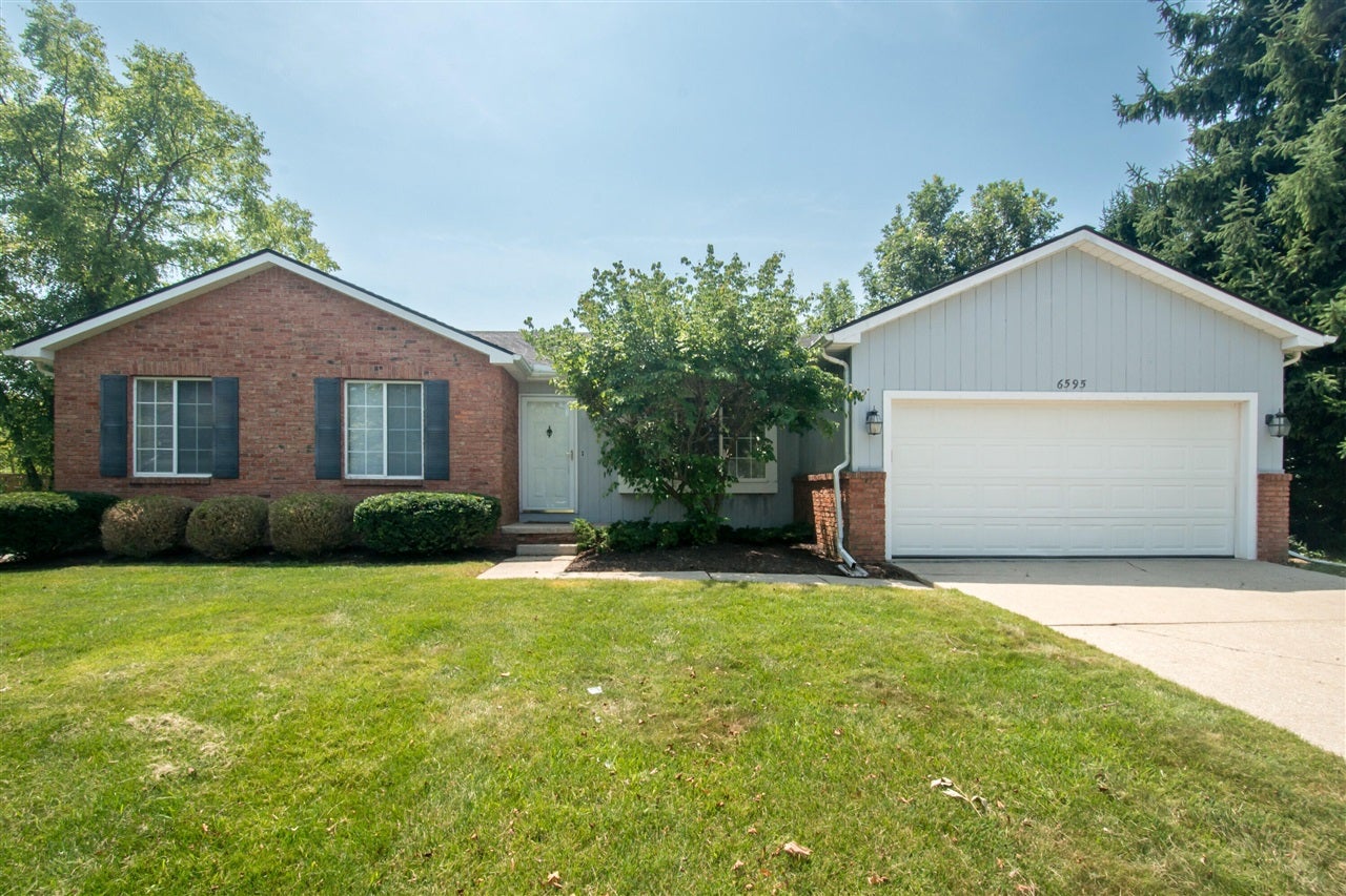 6595 Sauk Trail — photo