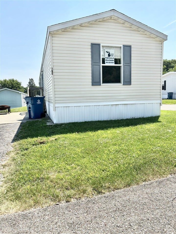 7604 Red Arrow Highway 182 — photo